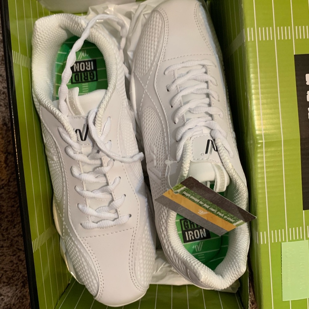 Cheer shoes